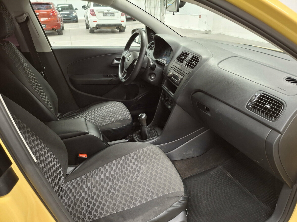 Купить Volkswagen Polo V Рестайлинг, 2017, 100 125 км, фото №11